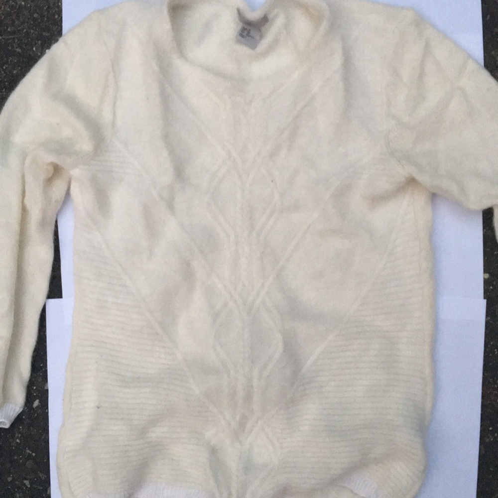 H and M sweater super soft